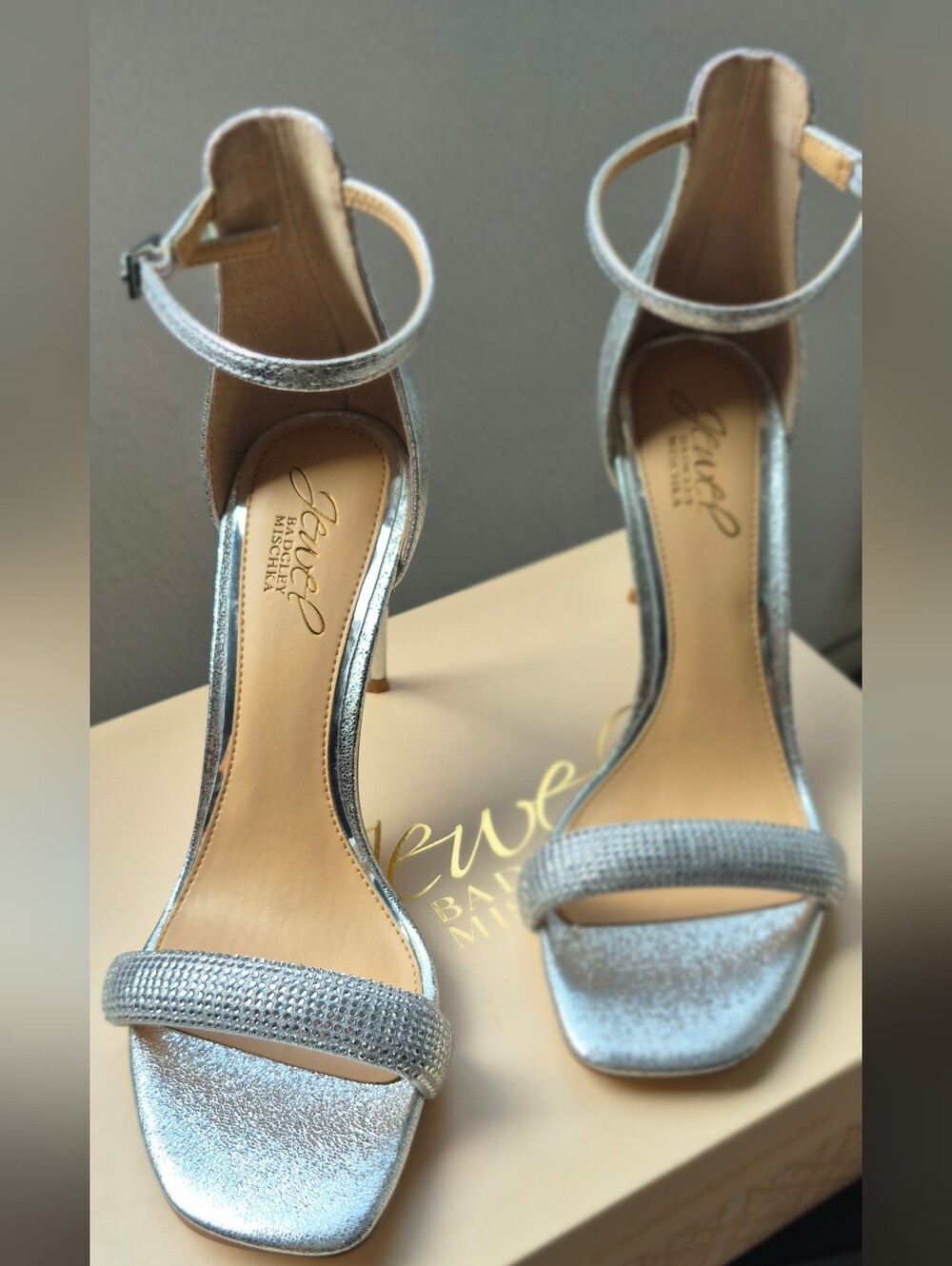 Jewel Badgley Mischka Silver Stiletto Sandals – Size 7.5 – New in Box